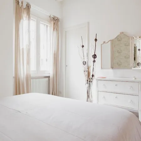 Charming On The Darsena Navigli - Pulizia Eccezionale Apartamento Milão